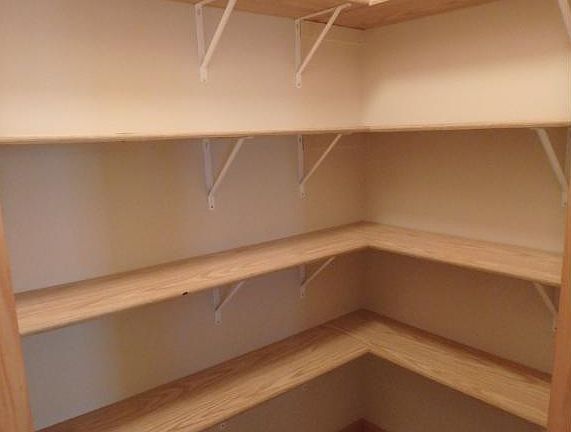 5th image of 833 Winsome Way NW