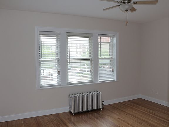 3rd image of 6236 N Broadway St