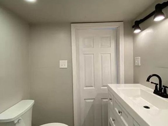 5th image of 12 Essex St #14-L