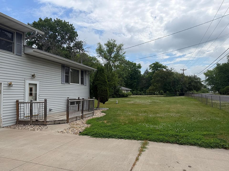 1st image of 12140 Lake Ln