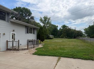 12140 Lake Ln, Lindstrom, MN 55045