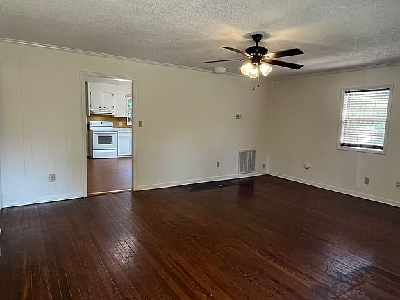 3rd image of 828 Spruce St