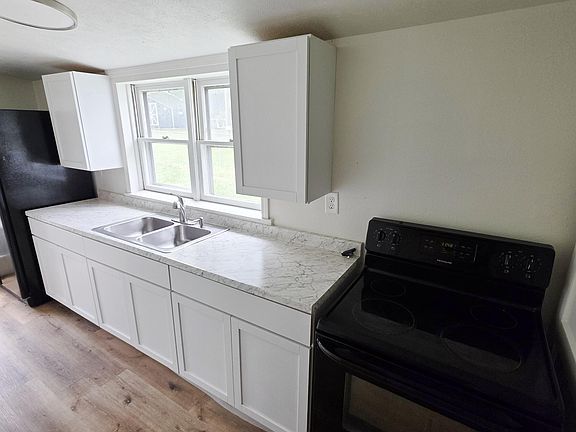 3rd image of 2857 N Grant Avenue