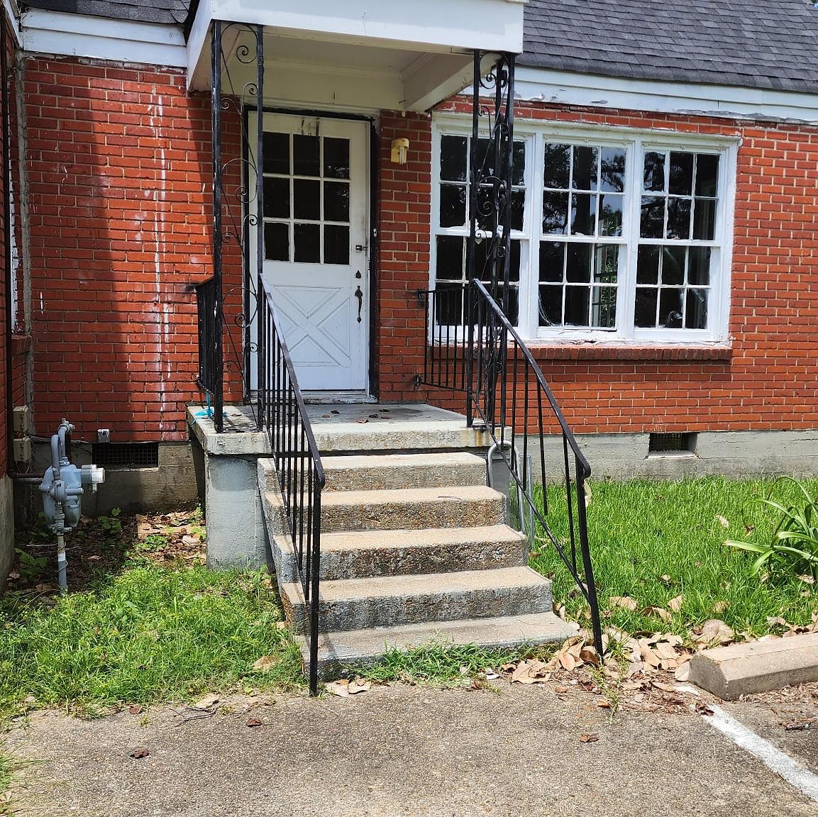 1299 E Broad St #1299, West Pt, MS 39773 | Zillow