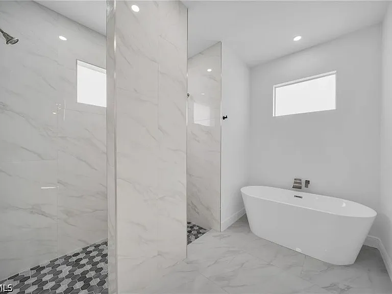 438 Poplar St — Photo 19