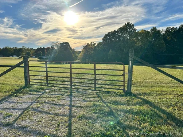 7871 S Parkhill Drive, Leavenworth, IN 47137