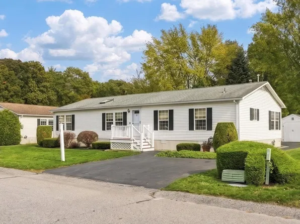 3 Knollwood Dr, Bridgewater, MA 02324