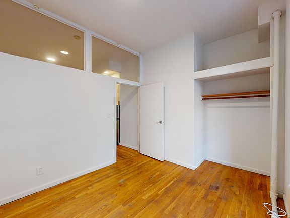 4th image of 204 W 81st St APT 4