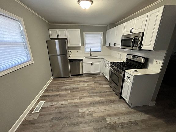 4th image of 375 Indianwood Blvd