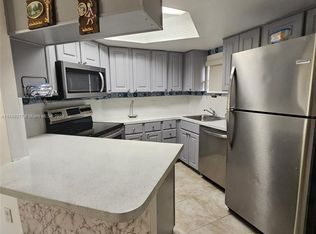 8373 Lake Dr APT 302, Doral, FL 33166
