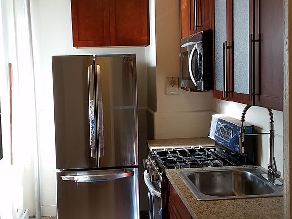 3rd image of 3816 Review Pl APT 5E