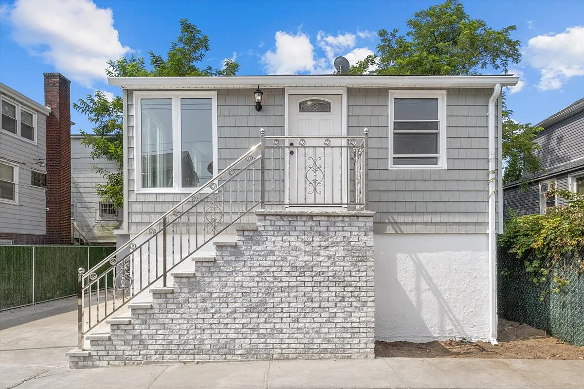 5 Abbey Ct  