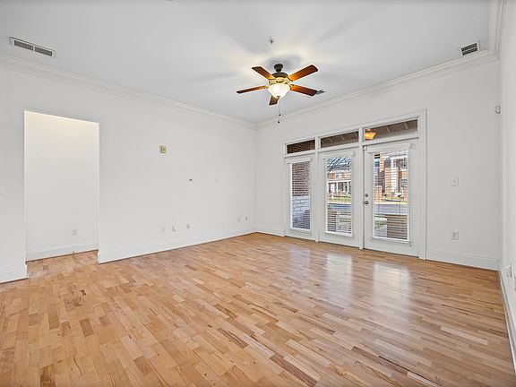 5th image of 2938 Selwyn Ave Unit 108