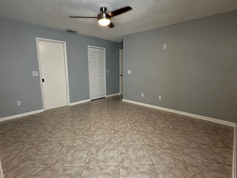 1041 Sawyers Ct — Photo 57