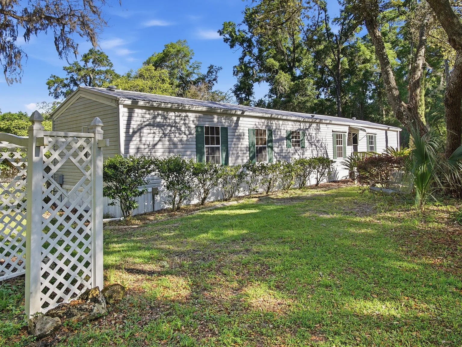 3 bed, 1216 sqft, $2,050 — Photo 3