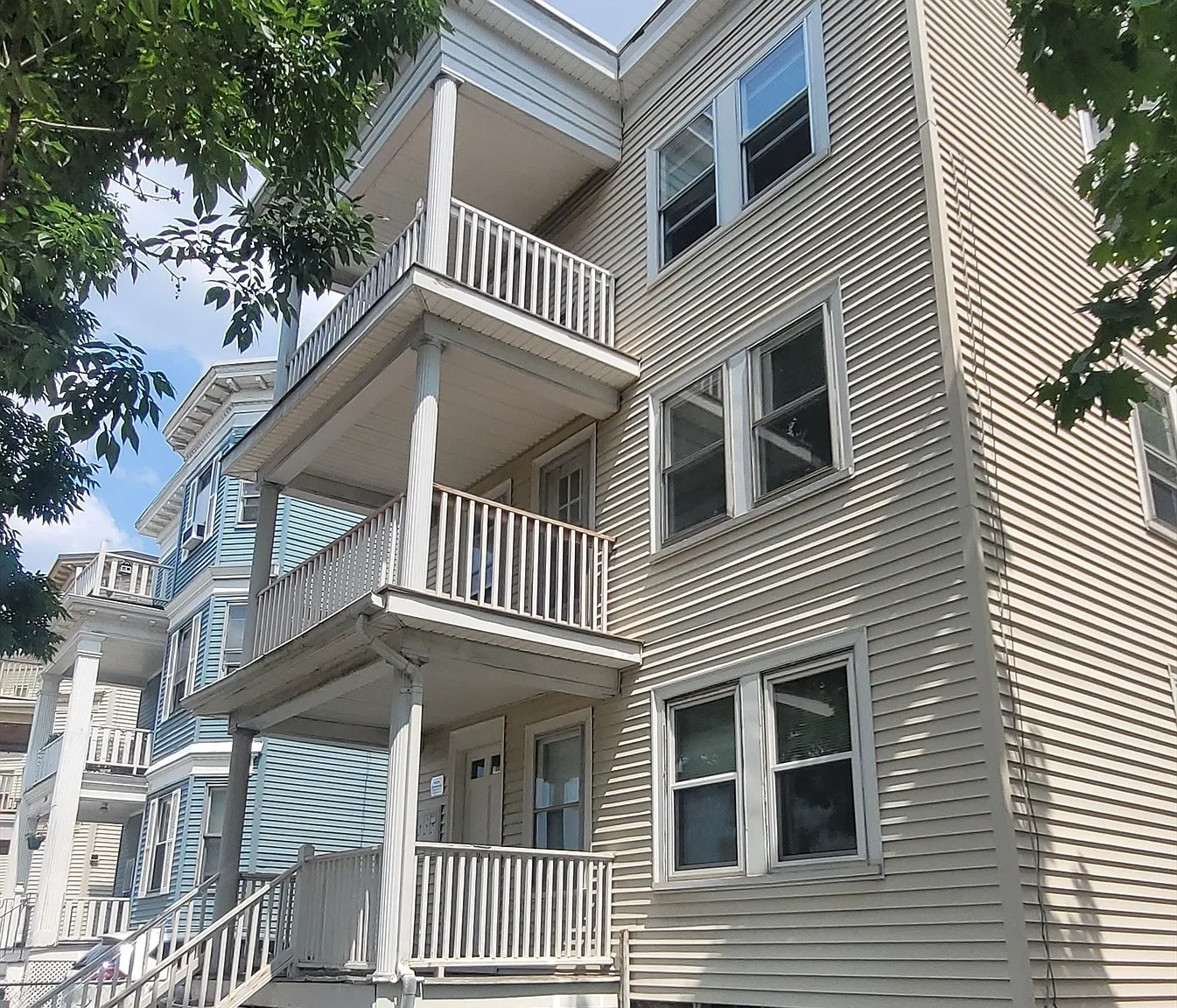 2 bed, 850 sqft, $2,400 — Photo 1