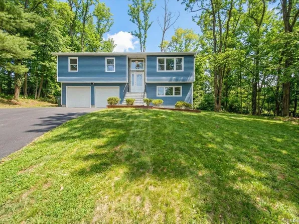 204 Dahlia Drive, Mahopac, NY 10541