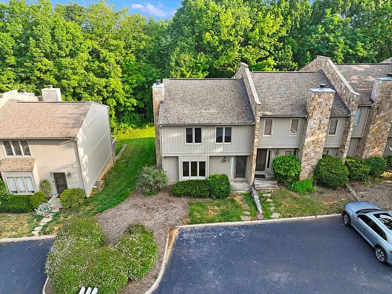 3555 Londonderry Ln — Photo 22