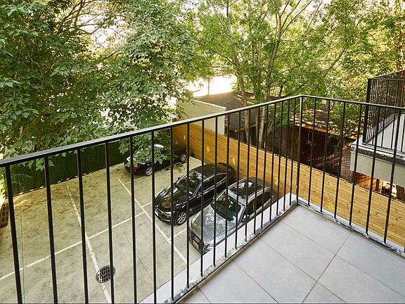 4th image of 495 Saint Johns Pl #3R