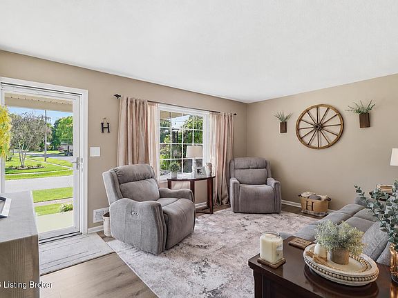 4th image of 2419 McGee Dr