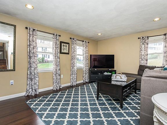 4th image of 18 Twin Brooks Cir #0