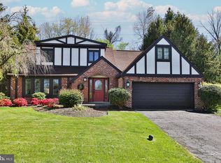 90 Colonial Dr, Newtown, PA 18940