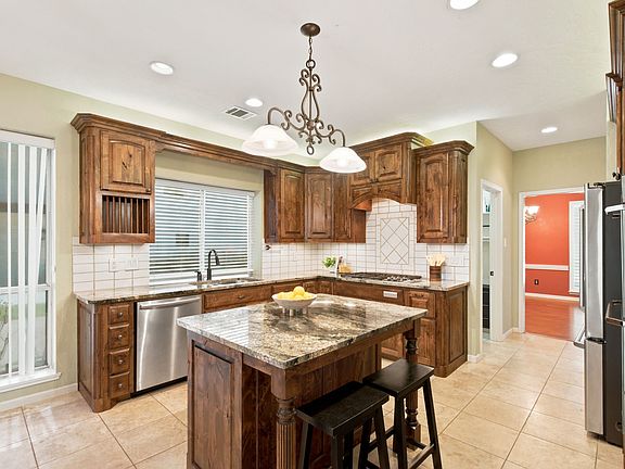 4th image of 905 Silverthorne Trl