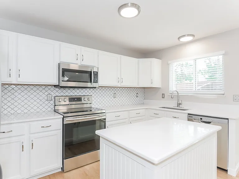 10319 Woodrose Ln — Photo 9