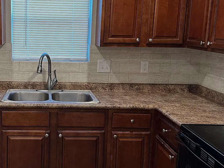 3510 Maywood Ct — Photo 7