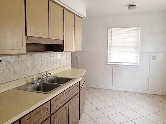 4th image of 4916 Polk St