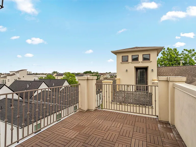5646 Larkin St — Photo 16