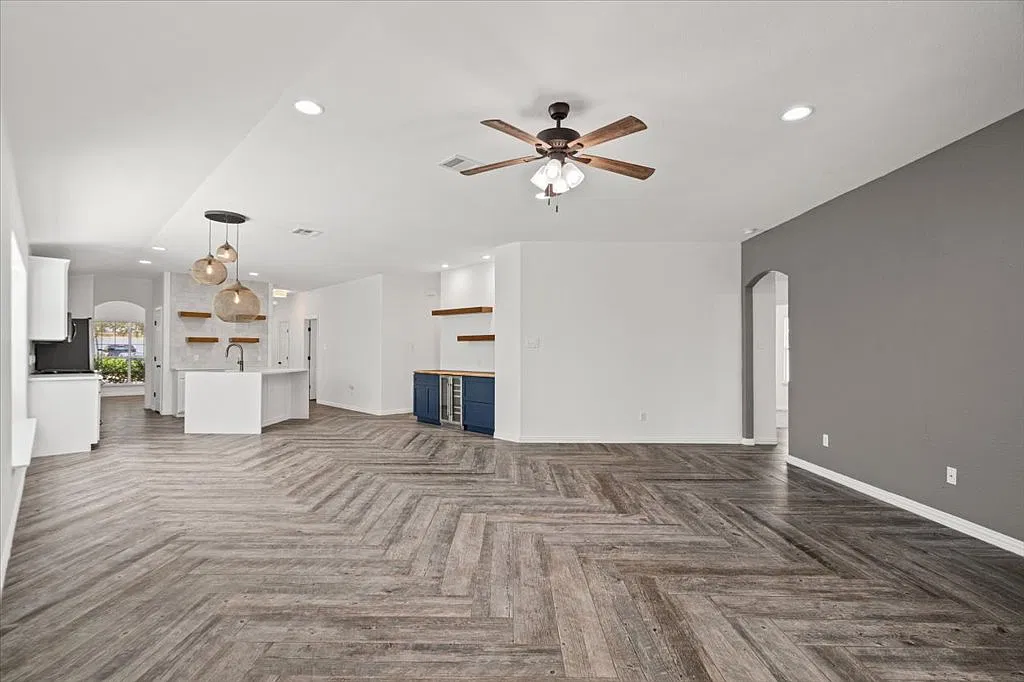 4 bed, 2147 sqft, $2,500 — Photo 3