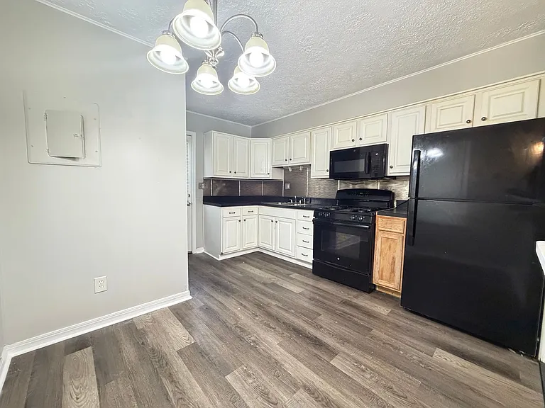 4111 Locust Ave — Photo 4