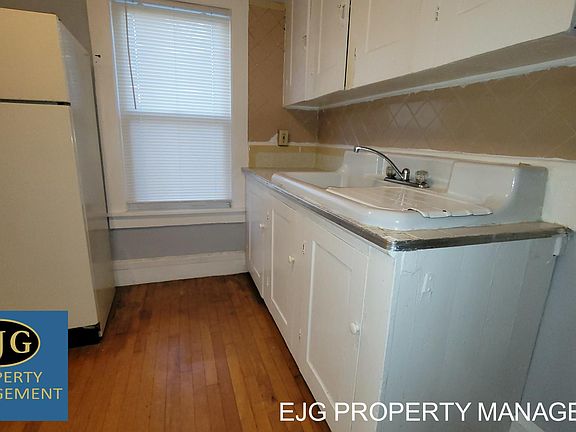 2nd image of 18 Blossom St #2