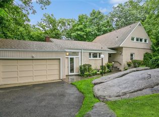 183 Wood Hollow Ln, New Rochelle, NY 10804