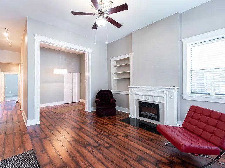 116 E Oak St — Photo 16