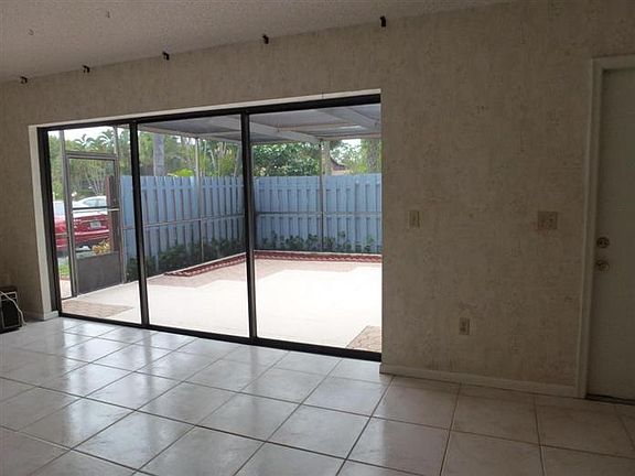 5th image of 4576 Holly Lake Dr