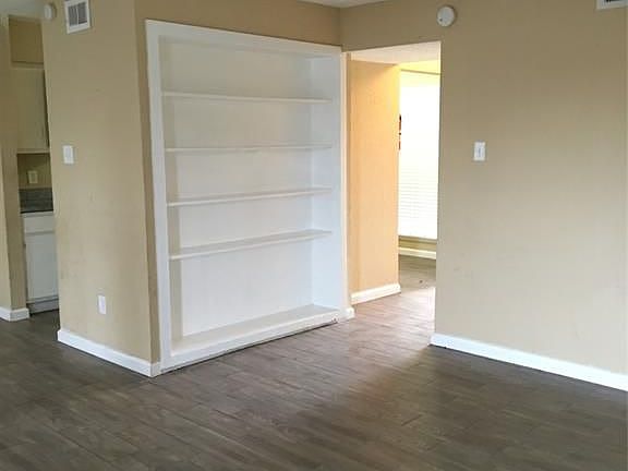 3rd image of 5625 Antoine Dr #1511