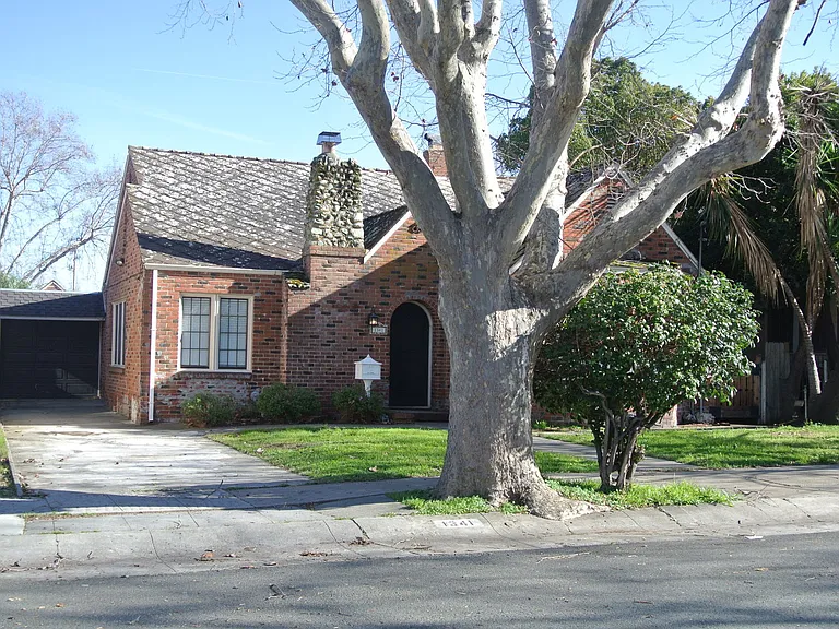 1341 Maple St — Photo 2