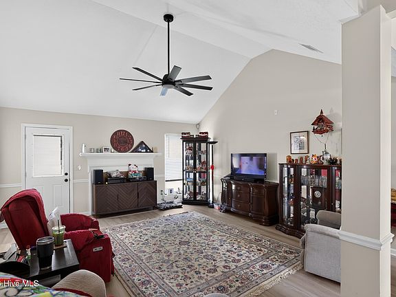 5th image of 230 Taylor Circle