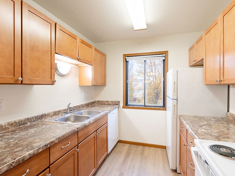 Fargo, ND Flagstone Apartments | 21B | Kitchen