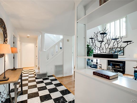 5th image of 8215 Greystone West Cir