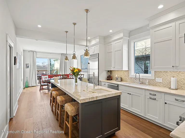 502 6th Ave — Photo 9