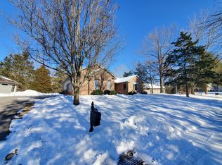 1142 Cedar Ridge Dr, Carbondale, IL 62901