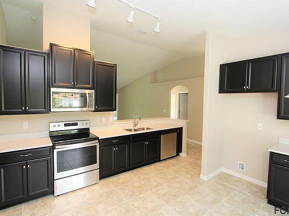 3rd image of 13 Pittson Ln