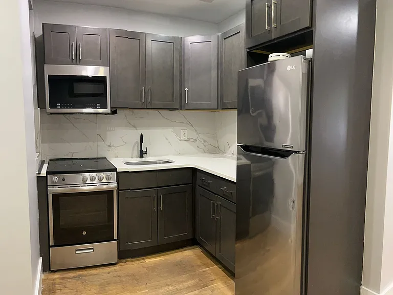 1102 Sherman Ave #2A — Photo 1
