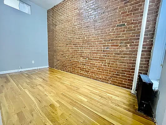 Rented by R New York | media 79