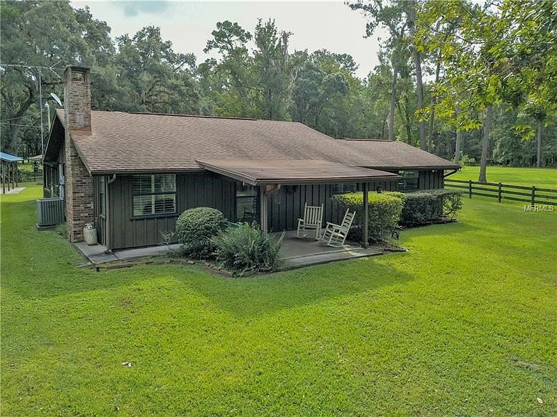 Welcome Home! Country Living at its Best!