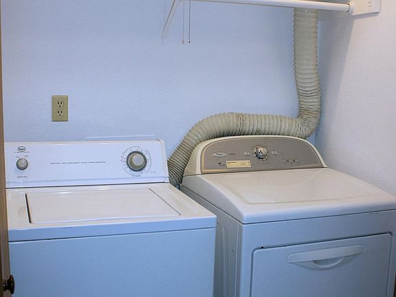4th image of 4555 Applewood Ln