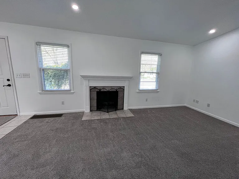 1008 Breton Rd SE — Photo 5